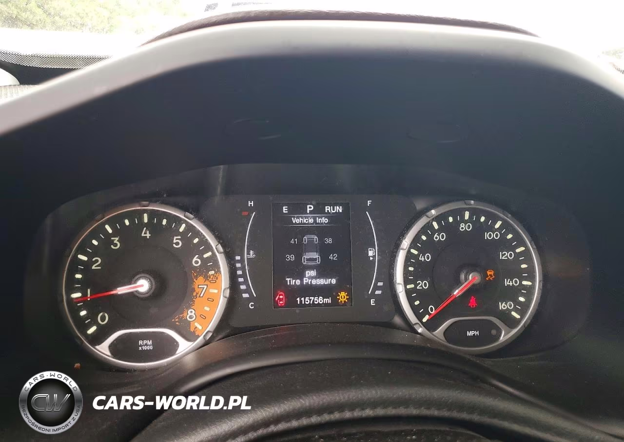 2017 Jeep Renegade Latitude VIN:ZACCJBBB6HPG16117 - 9
