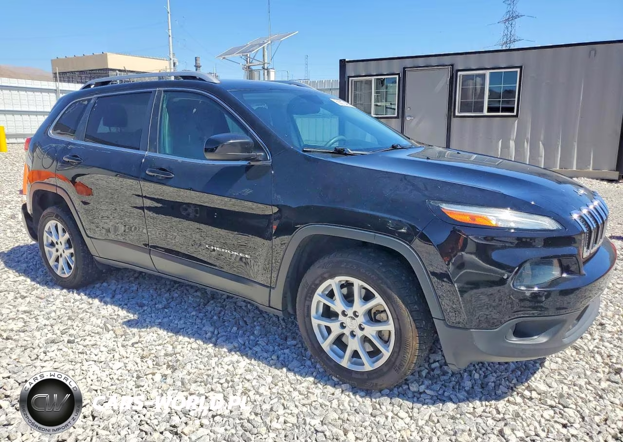 2018 Jeep Cherokee Latitude VIN:1C4PJLCB8JD615318 - 4