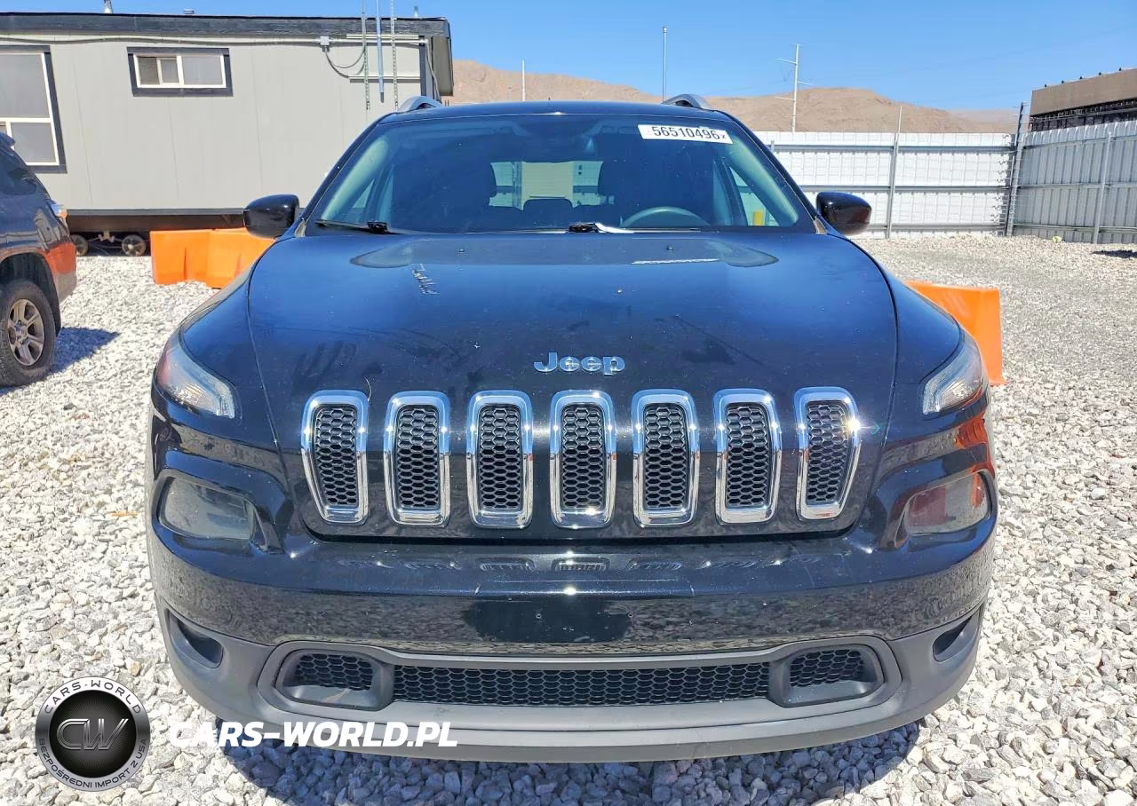 2018 Jeep Cherokee Latitude VIN:1C4PJLCB8JD615318 - 5