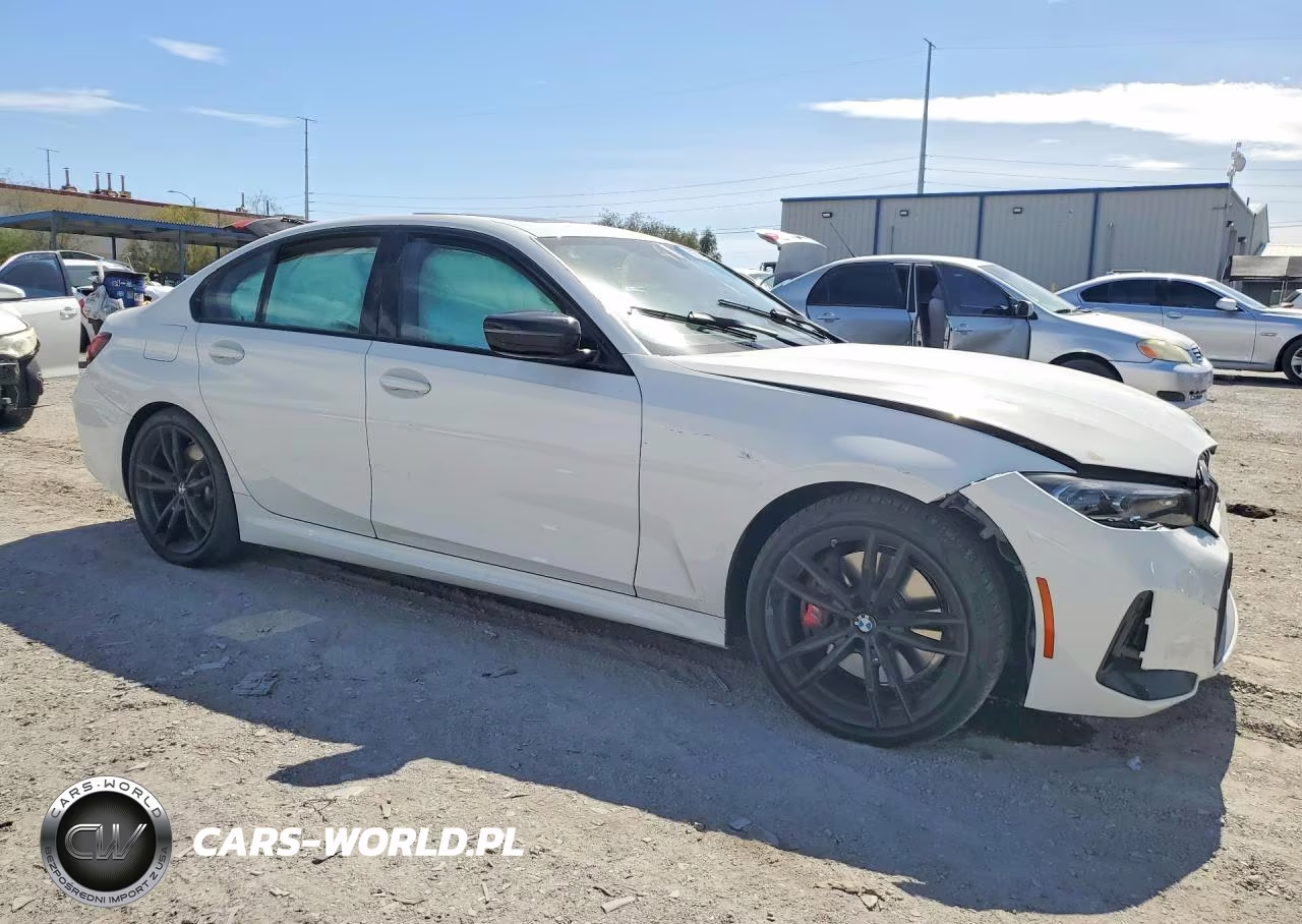 2024 BMW 330I VIN:3MW69FF00R8E55621 - 4