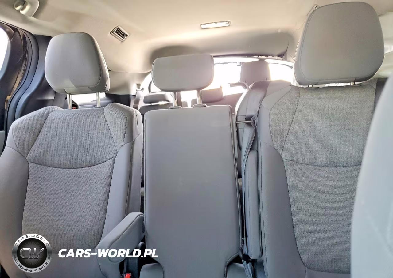 2025 Toyota Sienna Le VIN:5TDKRKEC2SS240227 - 10