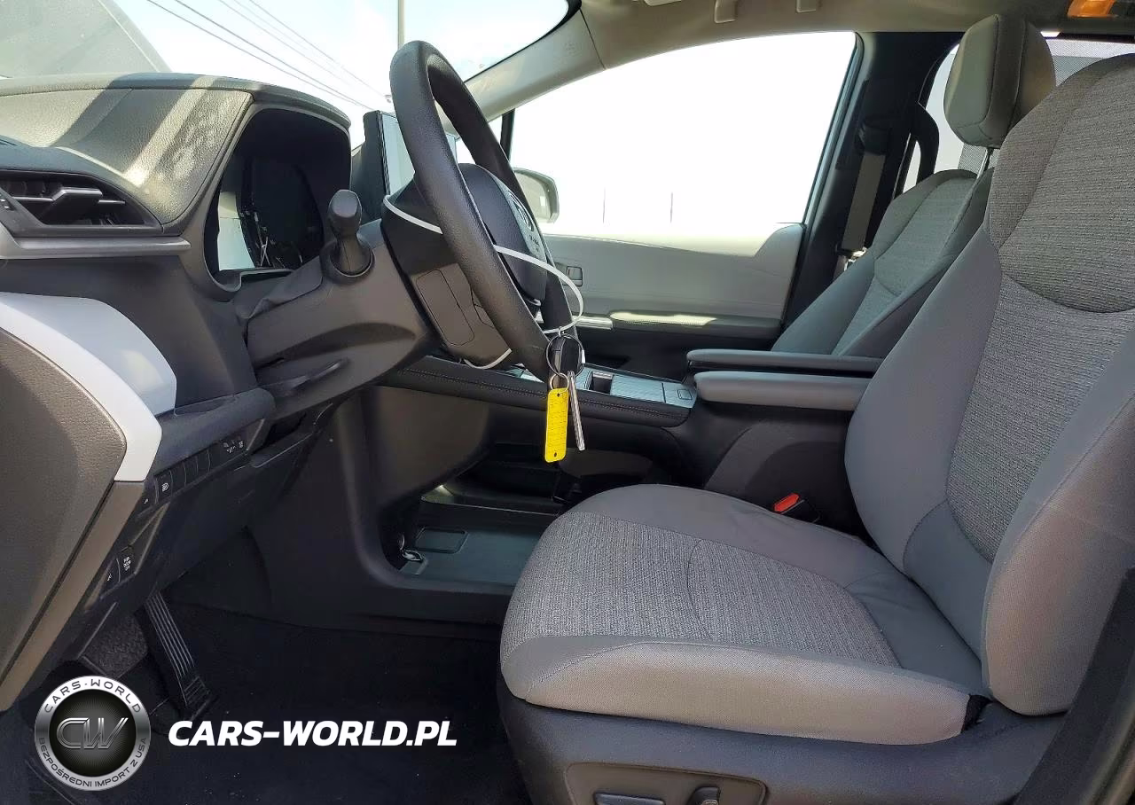 2025 Toyota Sienna Le VIN:5TDKRKEC2SS240227 - 7