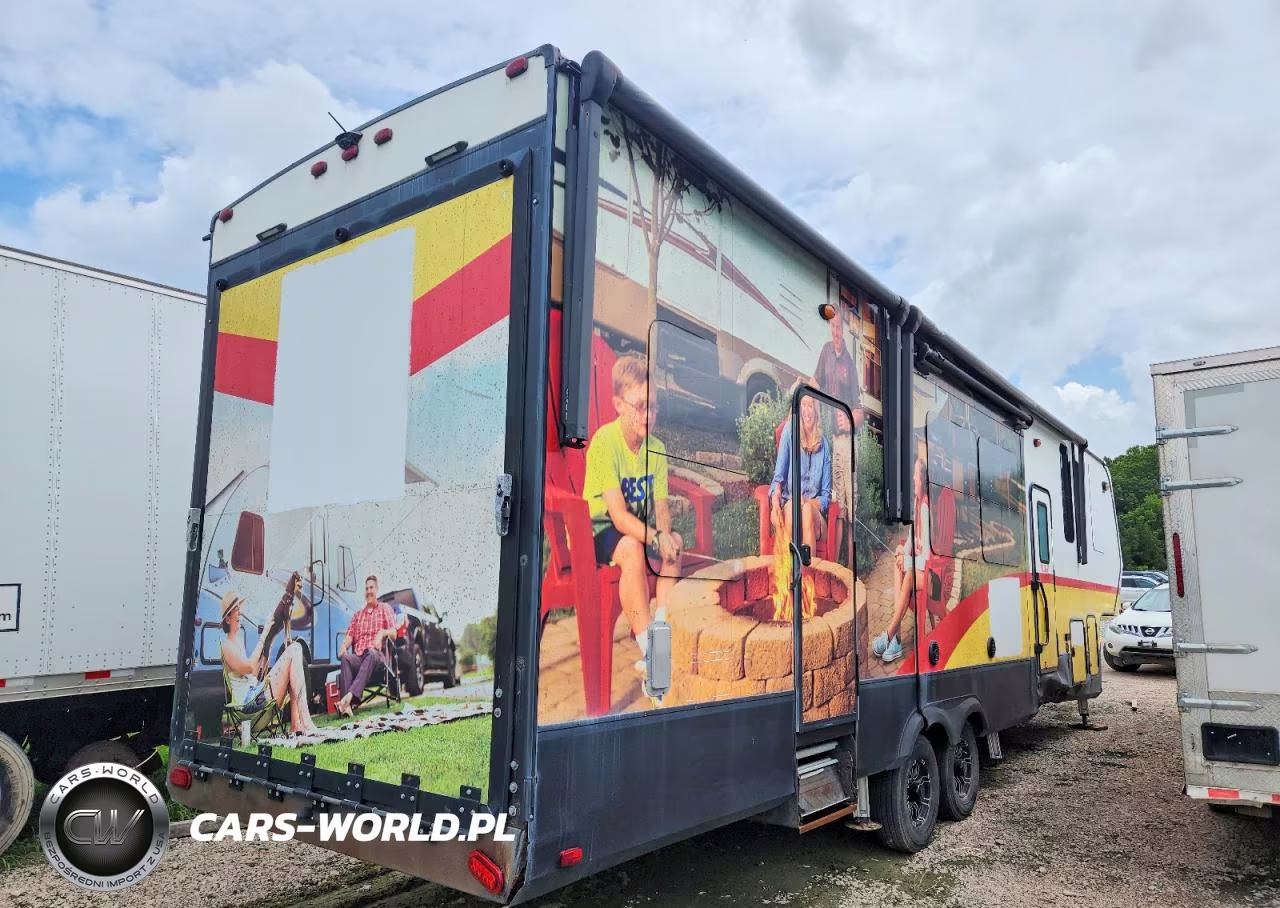 2019 Momentum Recreational Vehicle (Rv) VIN:573FM4027K1113974 - 4