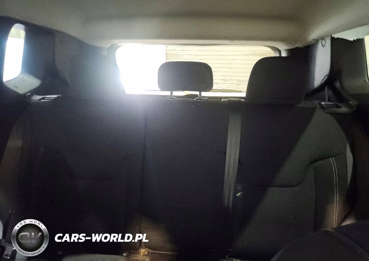 2023 Jeep Renegade Latitude VIN:ZACNJDB18PPP31972 - 10