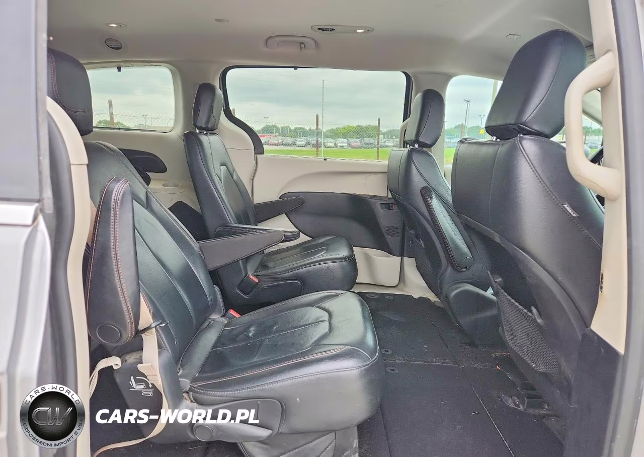 2017 Chrysler Pacifica Touring L VIN:2C4RC1BG2HR777117 - 11