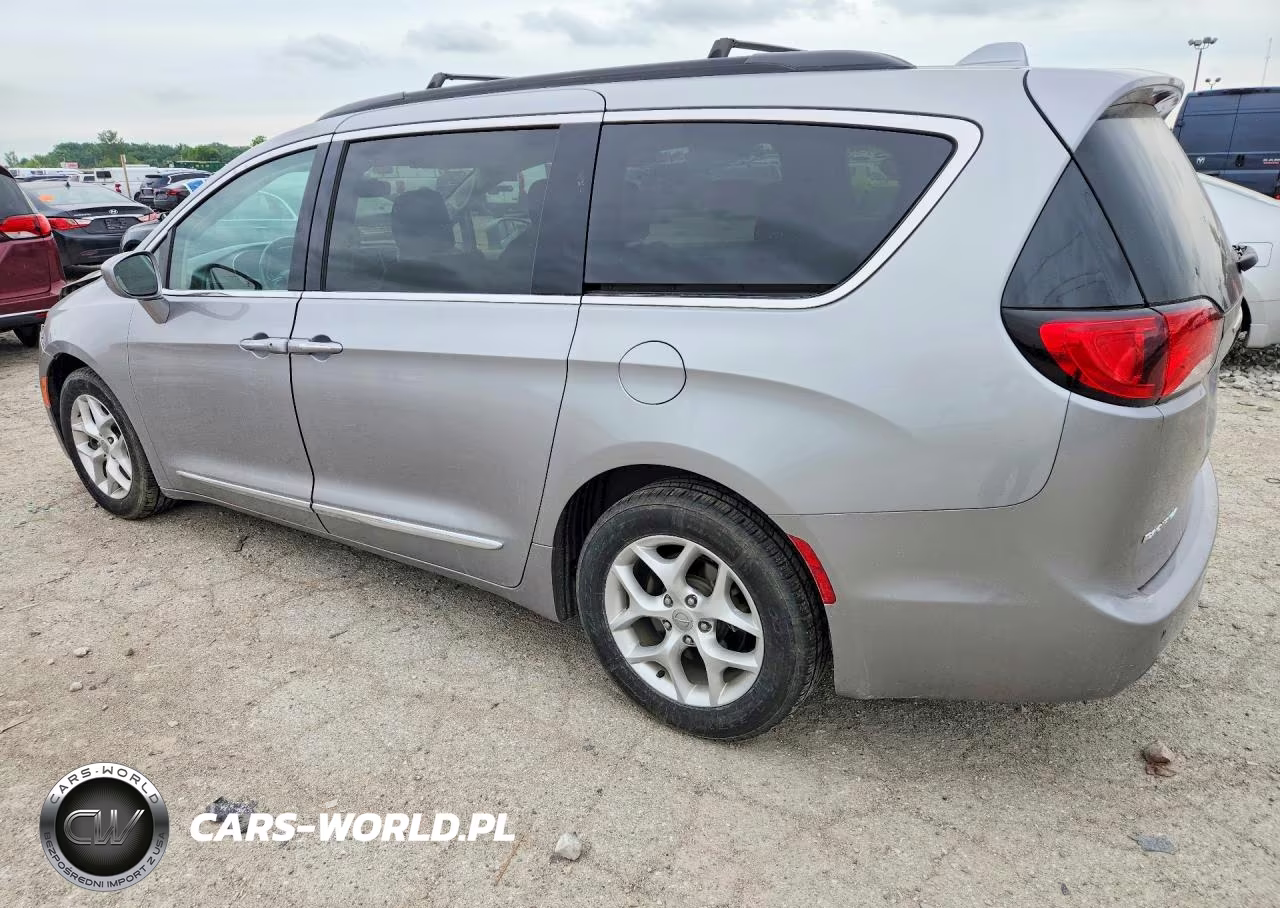 2017 Chrysler Pacifica Touring L VIN:2C4RC1BG2HR777117 - 2