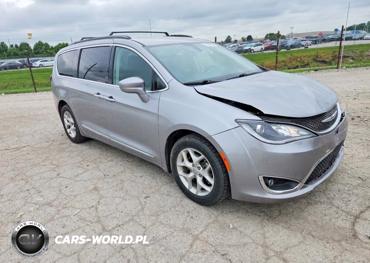 2017 Chrysler Pacifica Touring L VIN:2C4RC1BG2HR777117 - 4