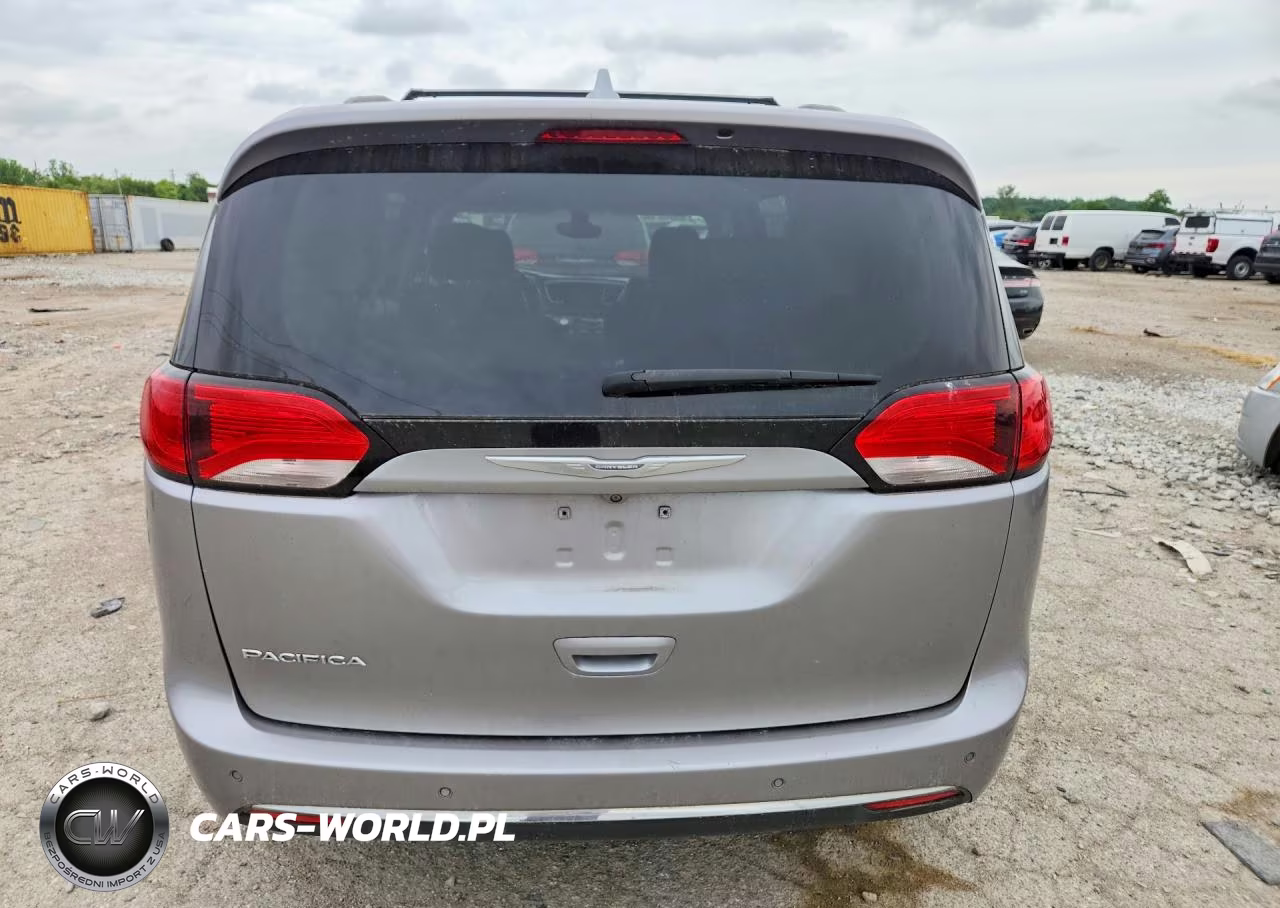 2017 Chrysler Pacifica Touring L VIN:2C4RC1BG2HR777117 - 6