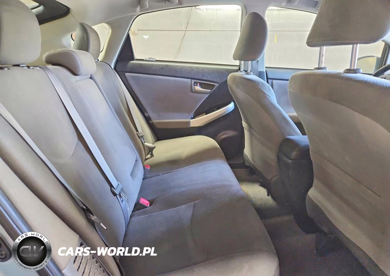2015 Toyota Prius Two VIN:JTDKN3DU2F1937962 - 11