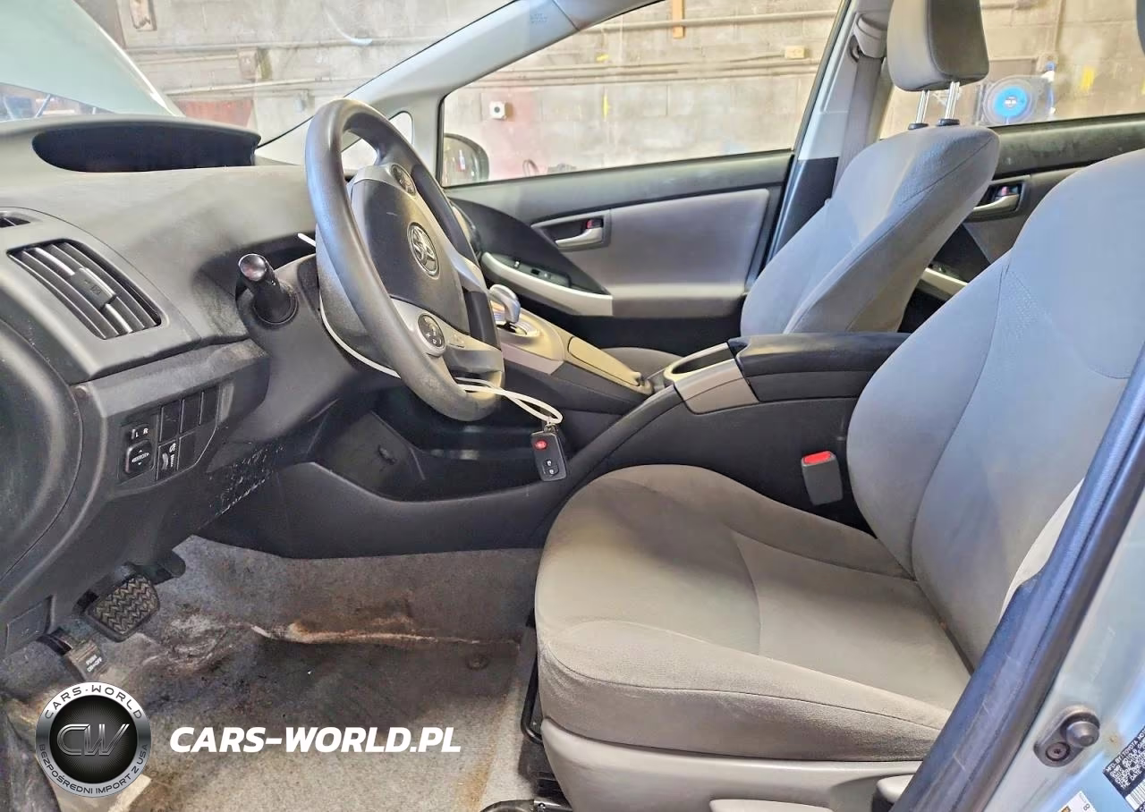 2015 Toyota Prius Two VIN:JTDKN3DU2F1937962 - 7