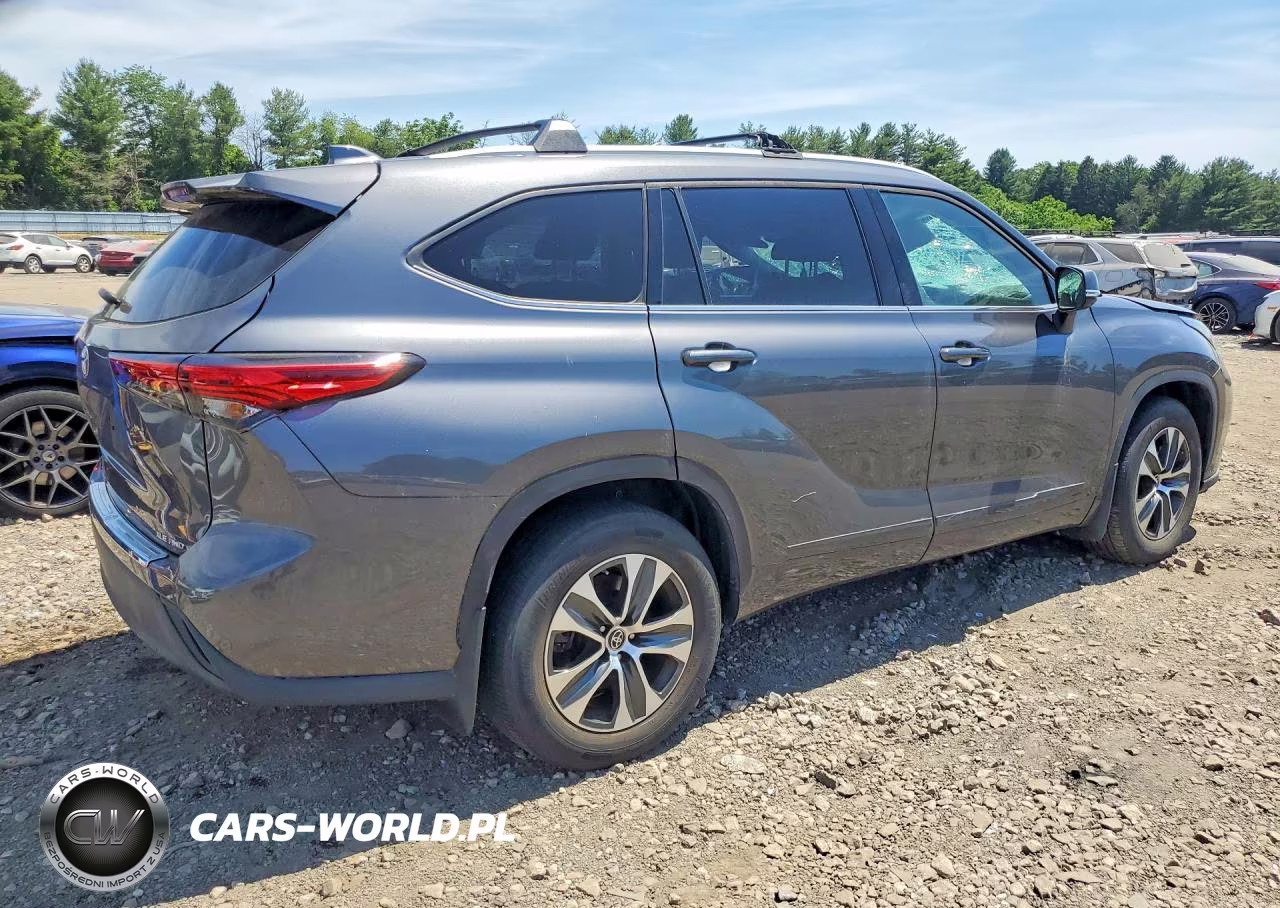 2022 Toyota Highlander Xle VIN:5TDGZRBH2NS559808 - 3