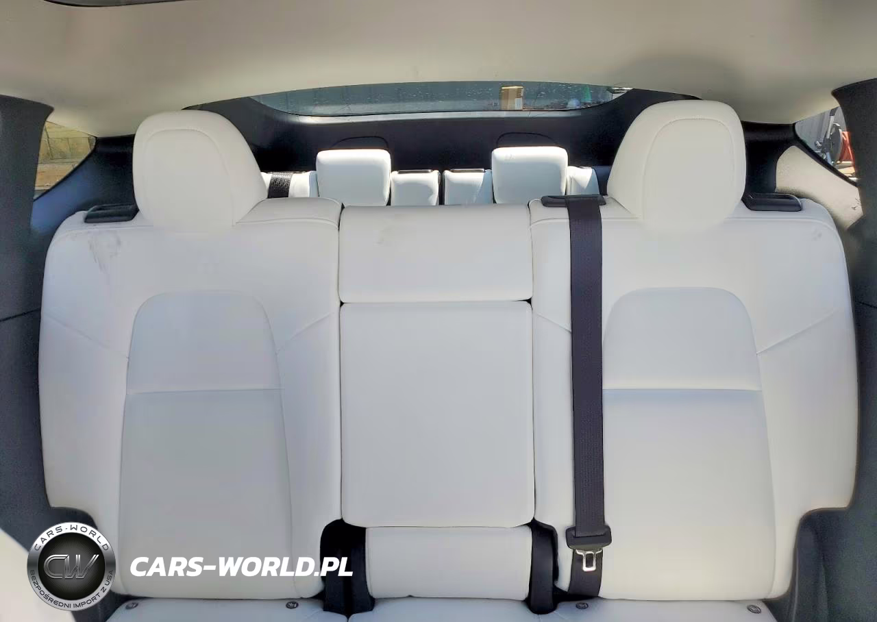 2021 Tesla Model Y VIN:5YJYGAEEXMF298637 - 10