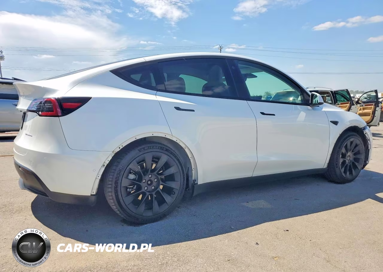 2021 Tesla Model Y VIN:5YJYGAEEXMF298637 - 3