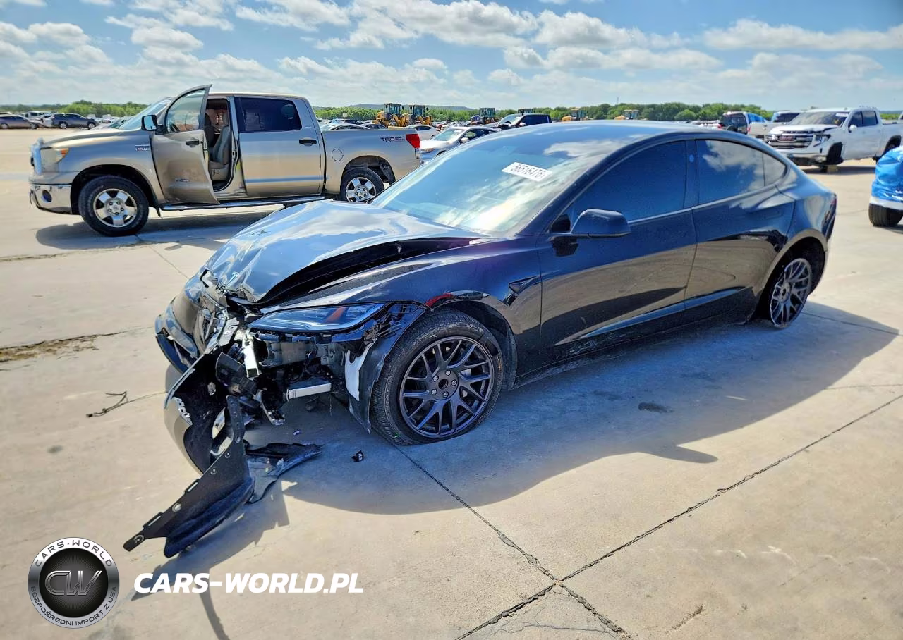 2025 Tesla Model 3 – zdjęcie 1 z 12