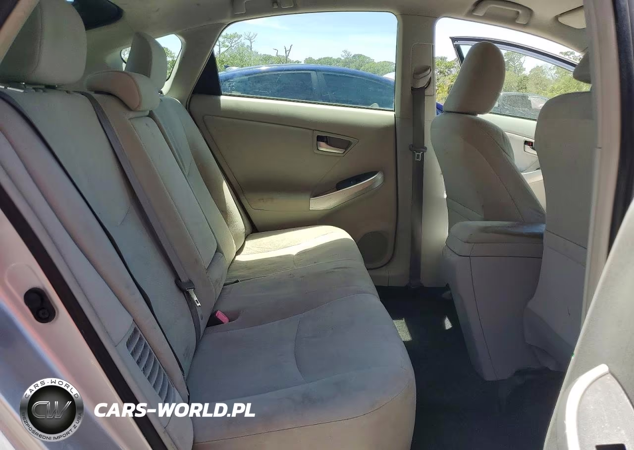 2014 Toyota Prius Two VIN:JTDKN3DU5E1816213 - 10