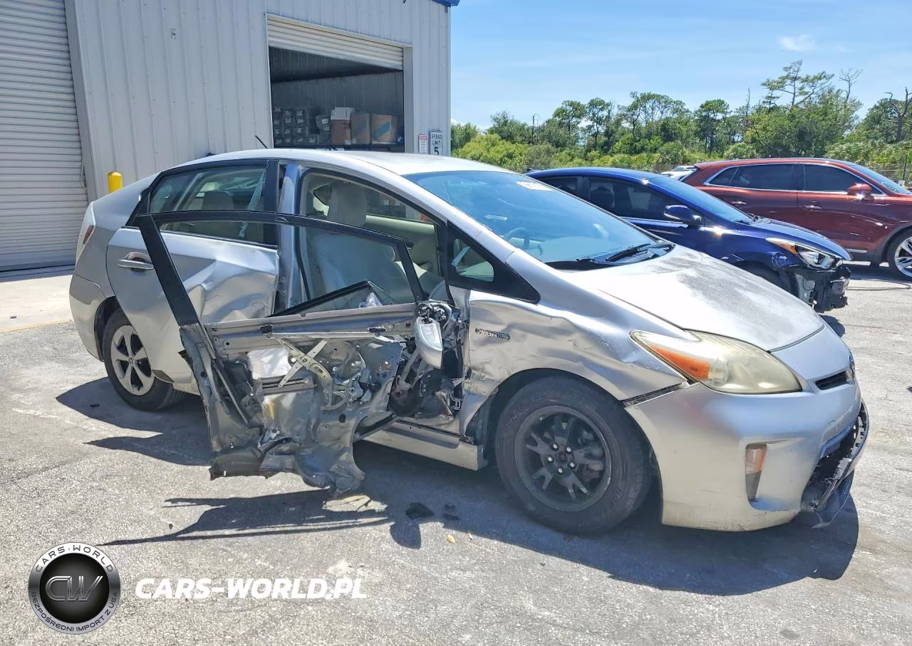 2014 Toyota Prius Two VIN:JTDKN3DU5E1816213 - 4