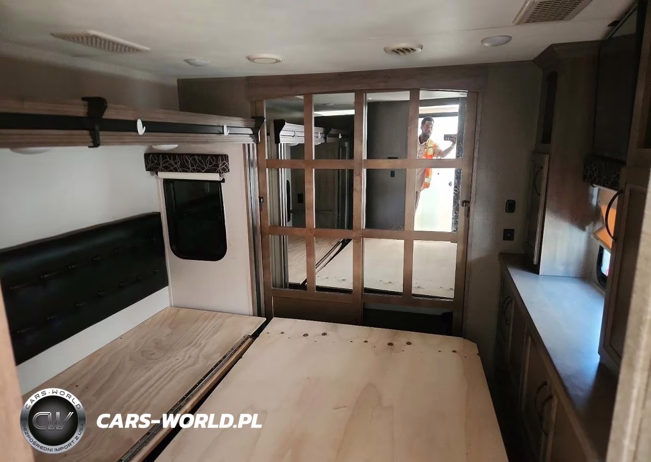 2019 Kz Durango Camper VIN:4EZFV3821K6086727 - 6