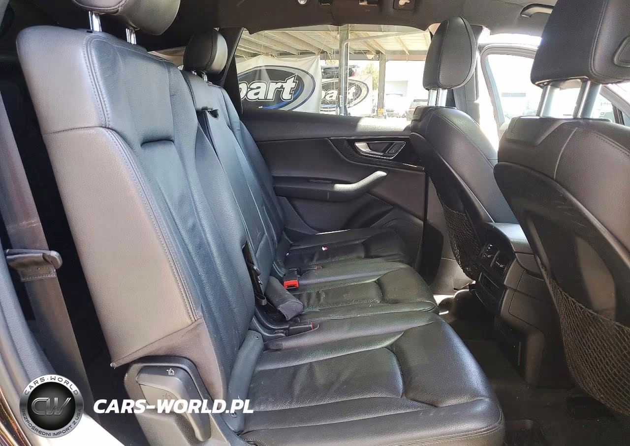 2017 Audi Q7 Premium Plus VIN:WA1LAAF78HD008270 - 10