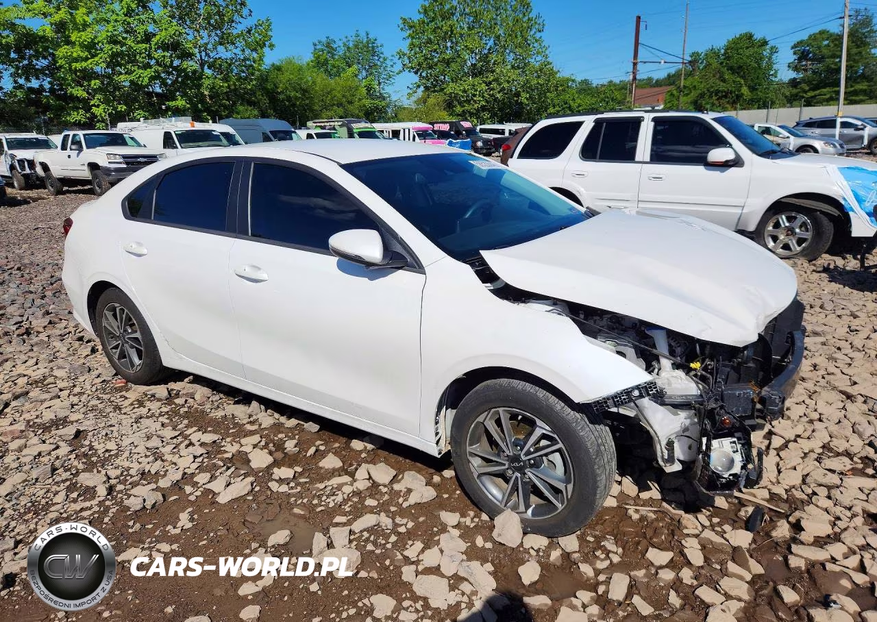2023 Kia Forte Lxs VIN:3KPF24AD5PE549353 - 4
