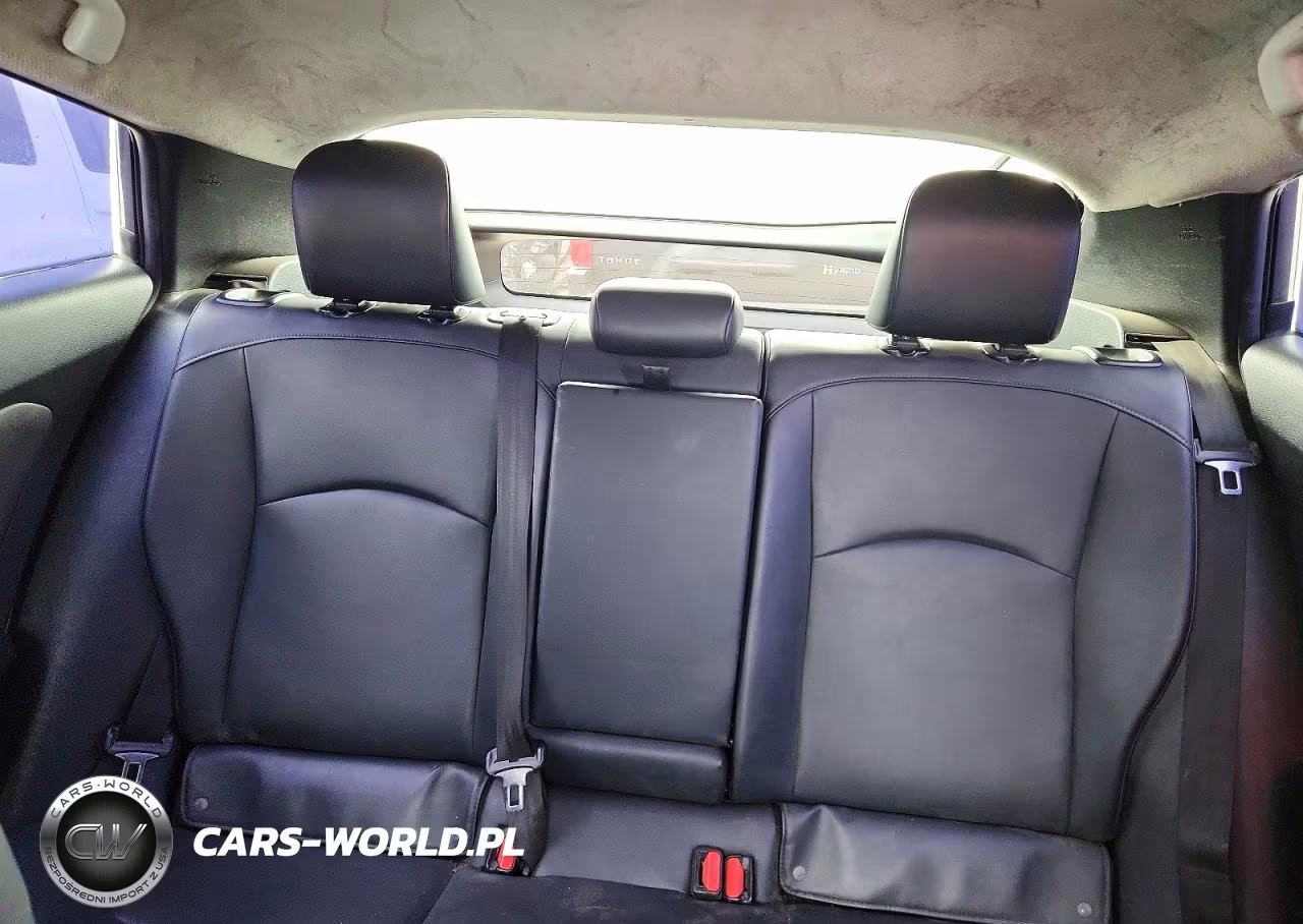 2016 Toyota Prius Four Touring VIN:JTDKARFU3G3504765 - 10