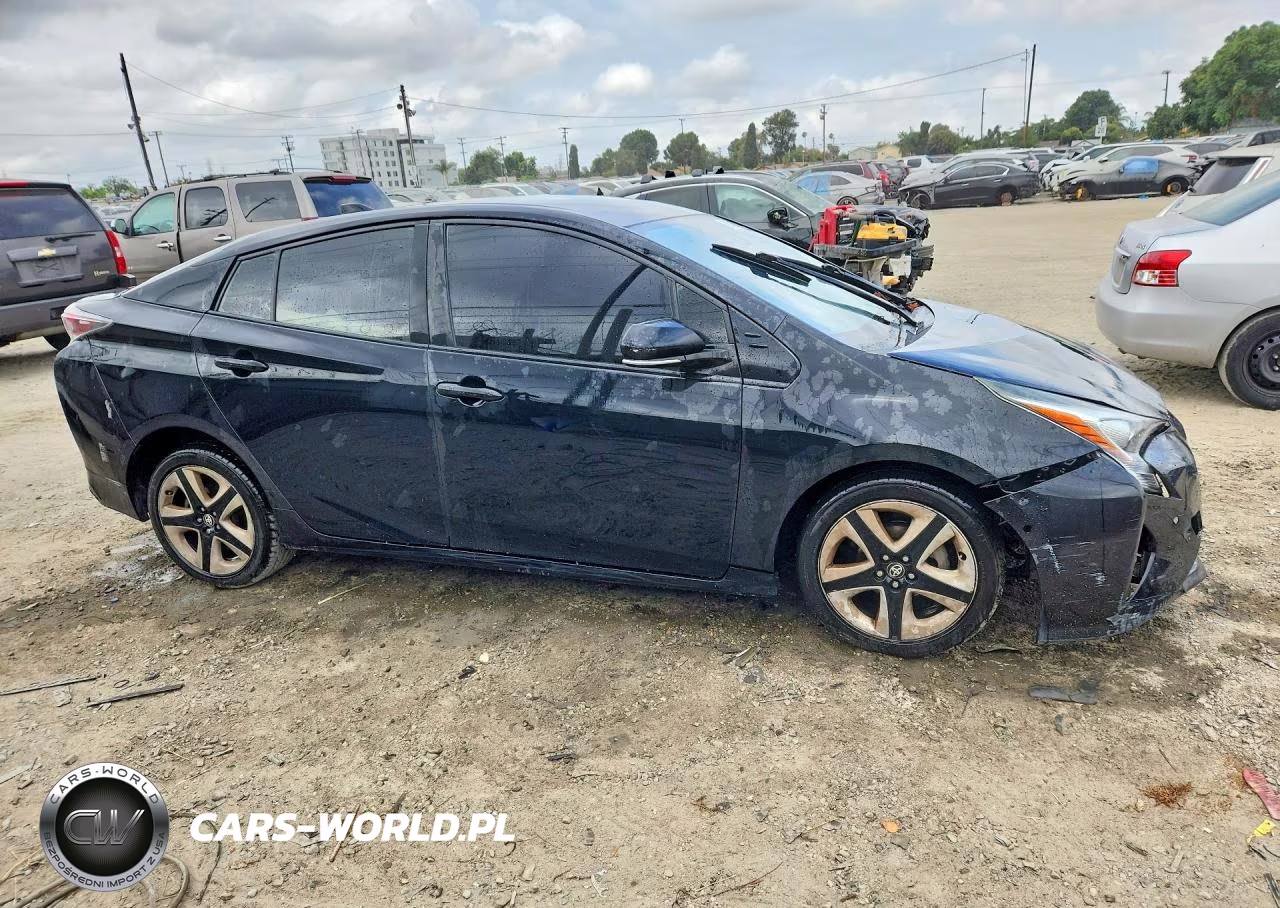 2016 Toyota Prius Four Touring VIN:JTDKARFU3G3504765 - 4