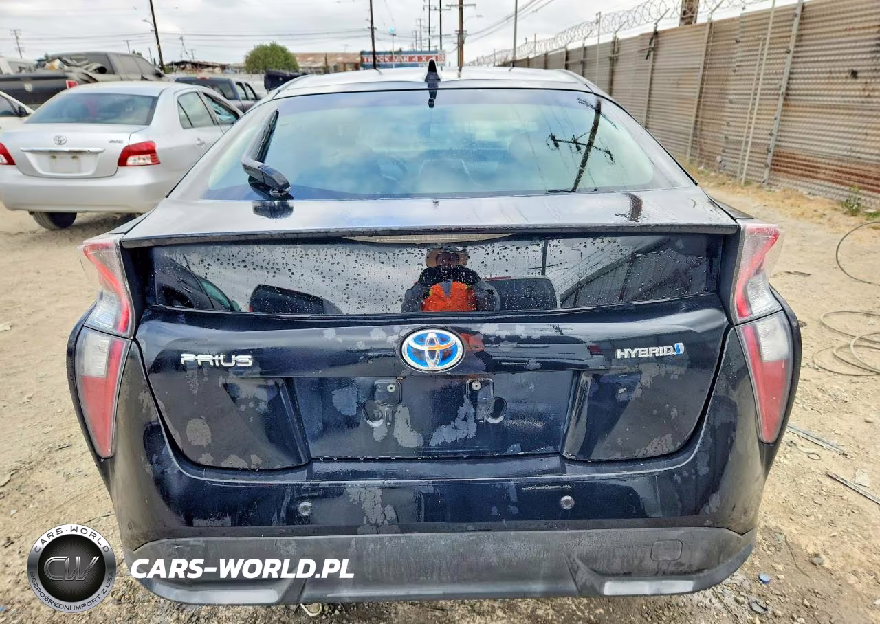 2016 Toyota Prius Four Touring VIN:JTDKARFU3G3504765 - 6