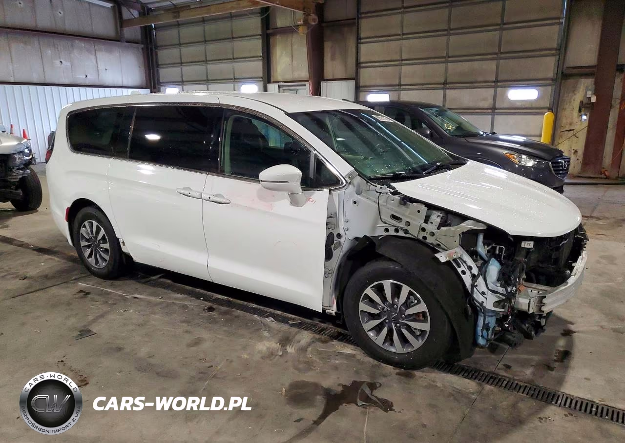 2022 Chrysler Pacifica Hybrid Touring L VIN:2C4RC1L71NR139600 - 4