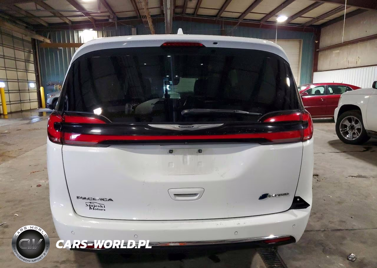 2022 Chrysler Pacifica Hybrid Touring L VIN:2C4RC1L71NR139600 - 6