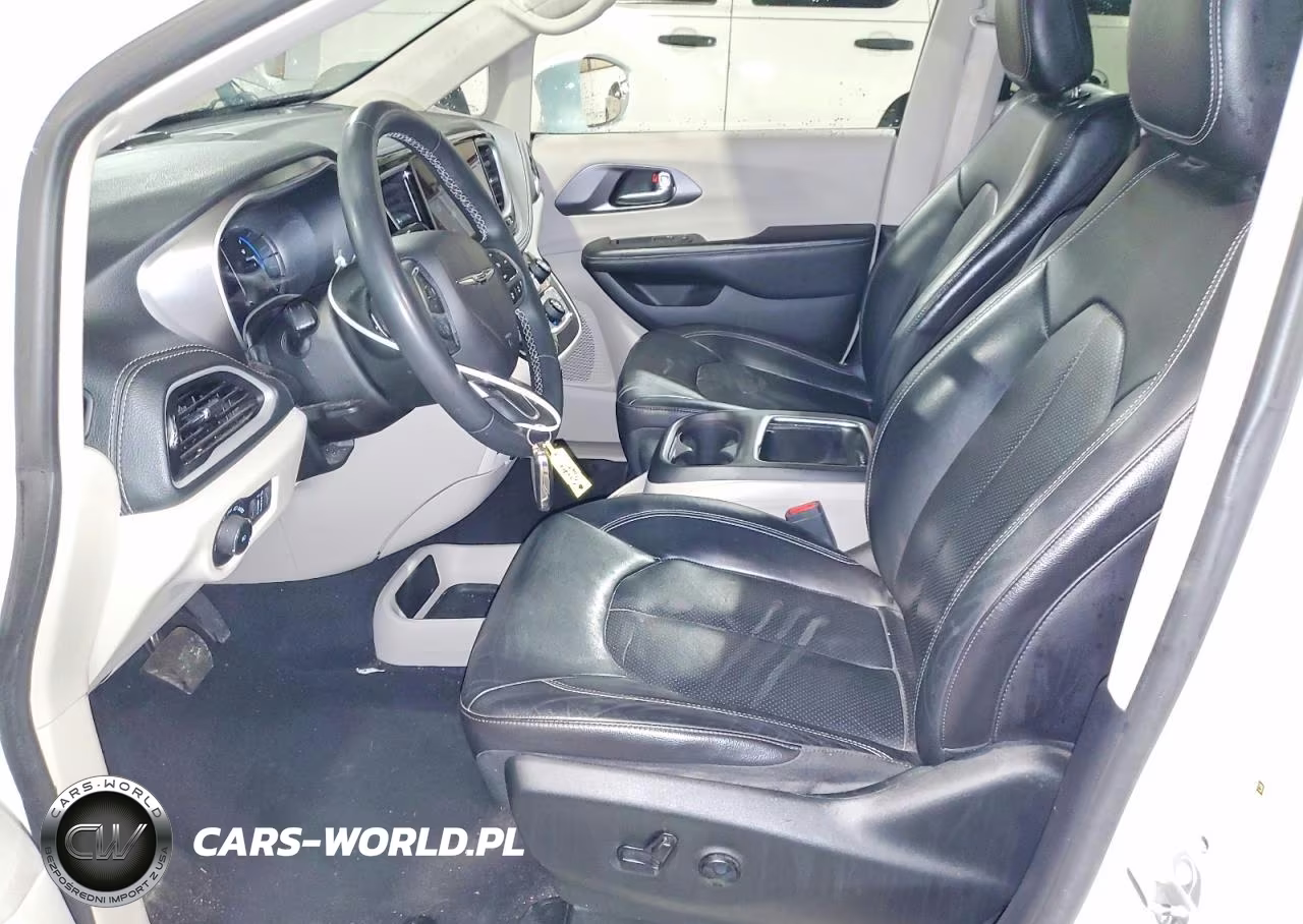 2022 Chrysler Pacifica Hybrid Touring L VIN:2C4RC1L71NR139600 - 7