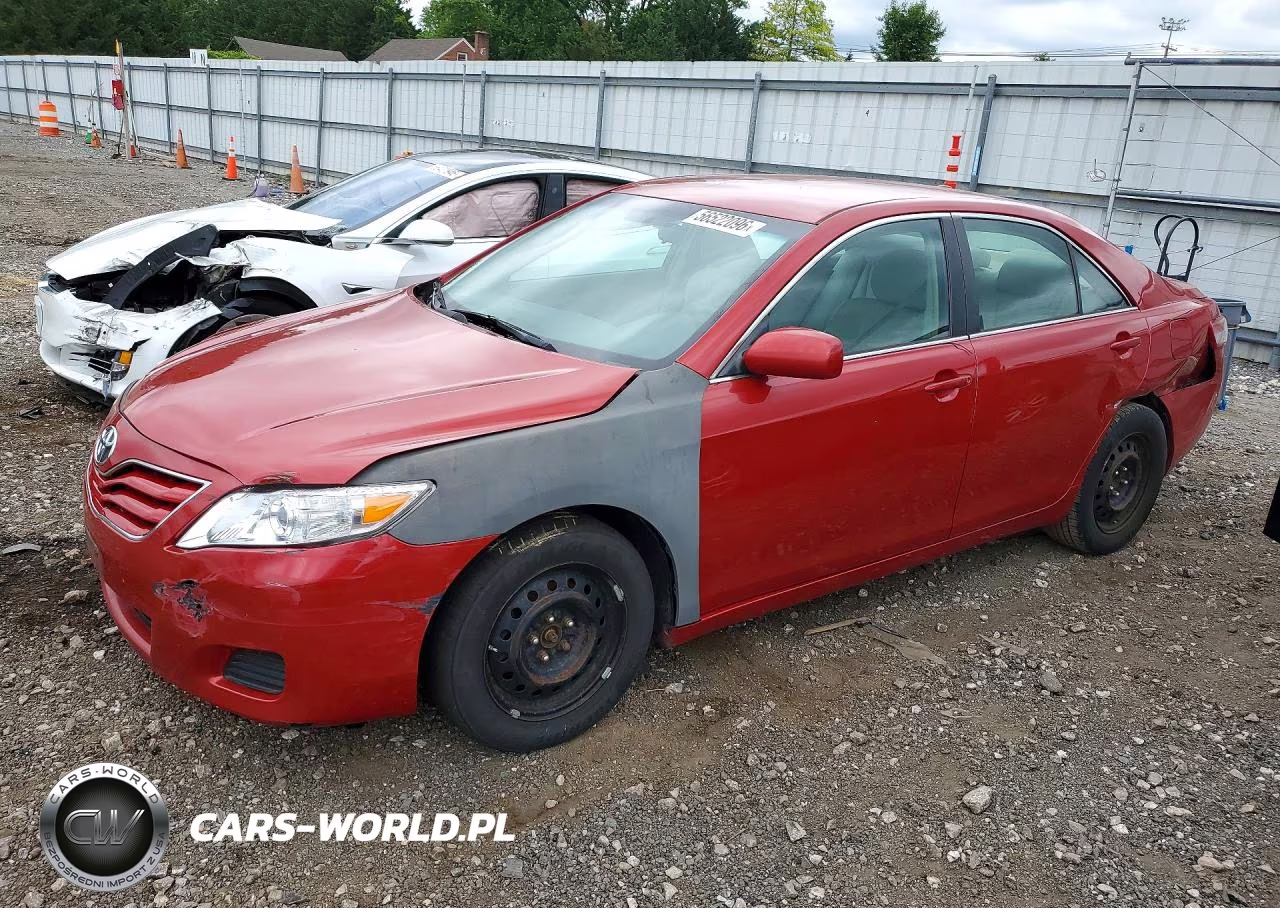 2010 Toyota Camry Le – zdjęcie 1 z 12