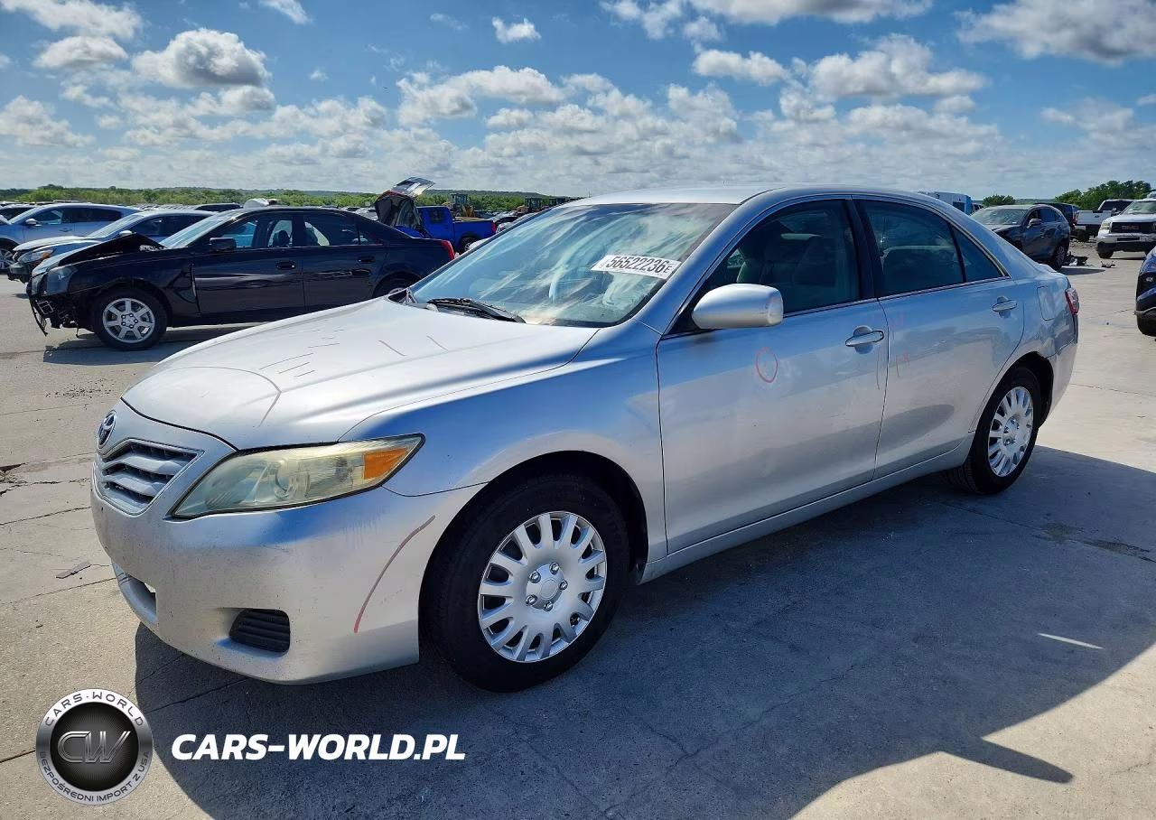2011 Toyota Camry Le – zdjęcie 1 z 12