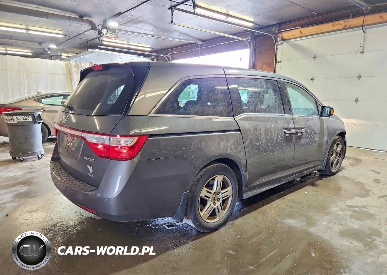 2013 Honda Odyssey Touring VIN:5FNRL5H97DB078622 - 3