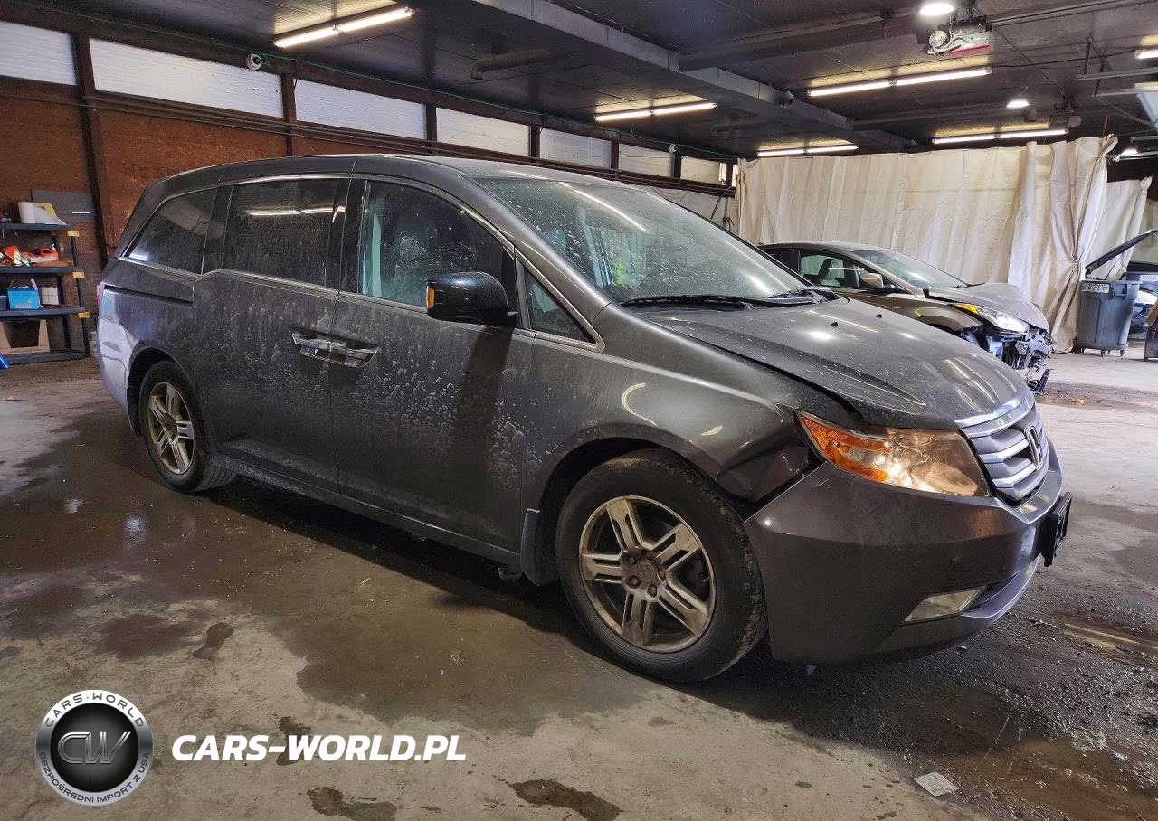 2013 Honda Odyssey Touring VIN:5FNRL5H97DB078622 - 4