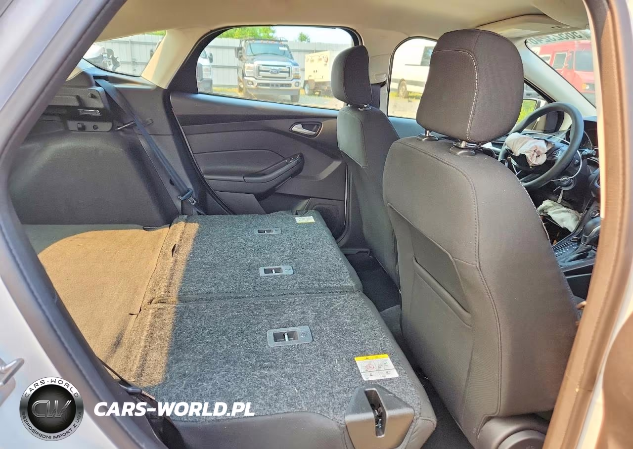 2018 Ford Focus Se VIN:1FADP3K22JL290776 - 10