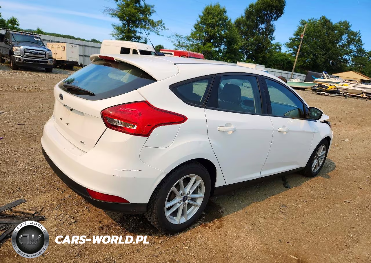 2018 Ford Focus Se VIN:1FADP3K22JL290776 - 3