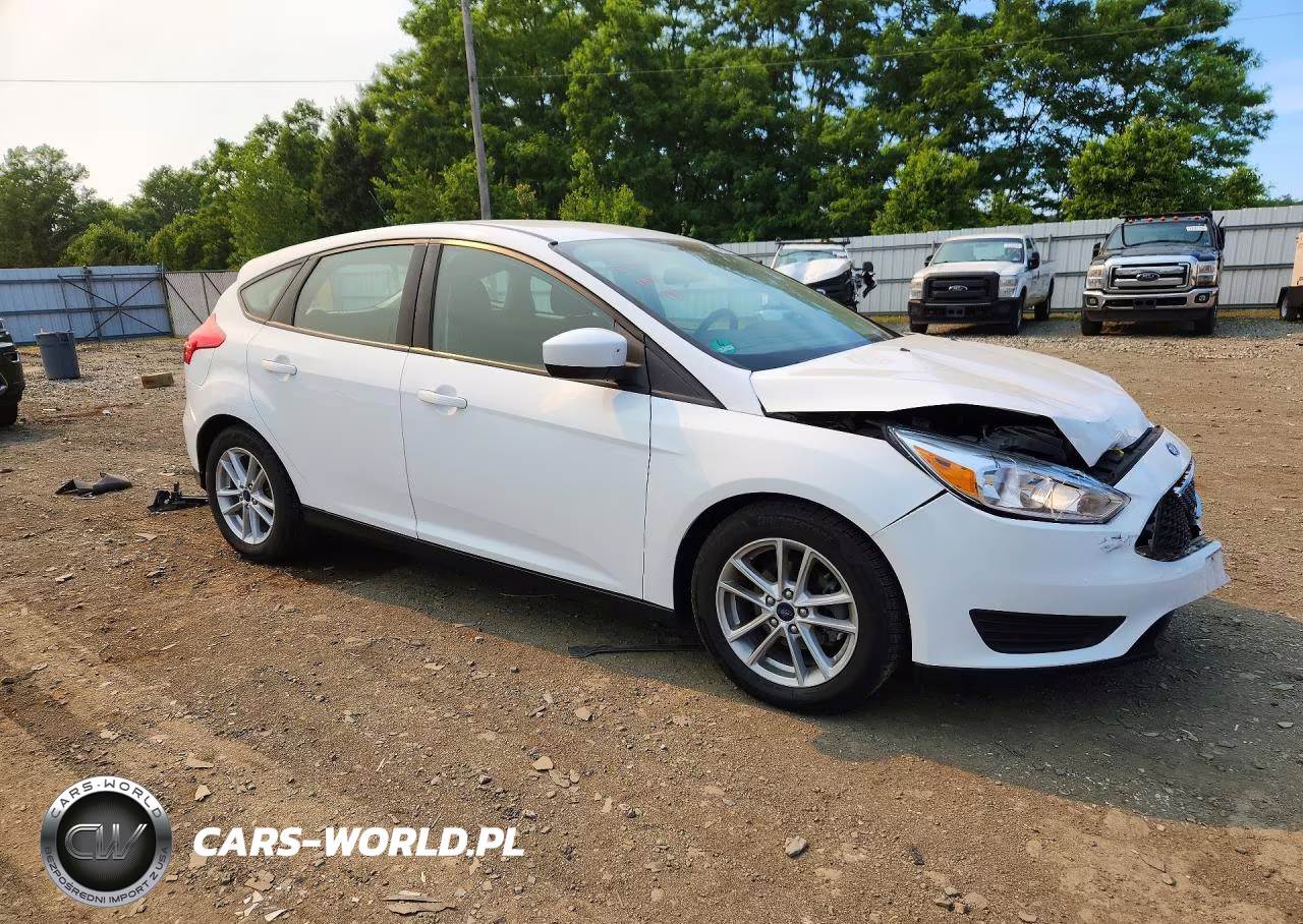 2018 Ford Focus Se VIN:1FADP3K22JL290776 - 4