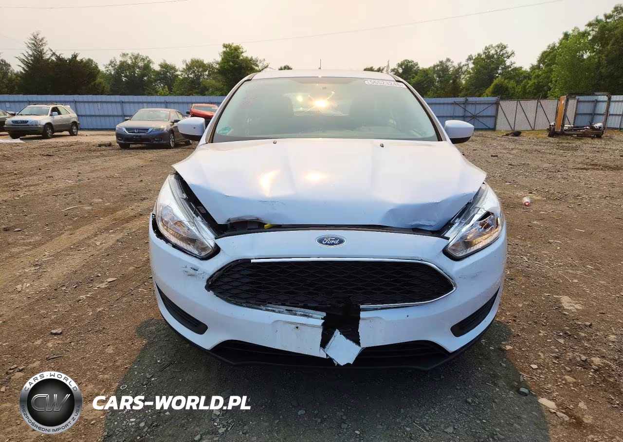 2018 Ford Focus Se VIN:1FADP3K22JL290776 - 5