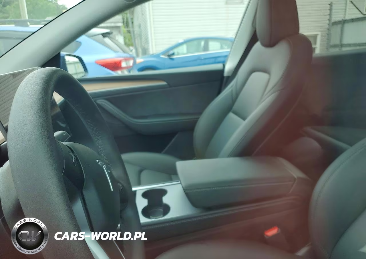 2025 Tesla Model Y VIN:7SAYGDEE9SA349981 - 7