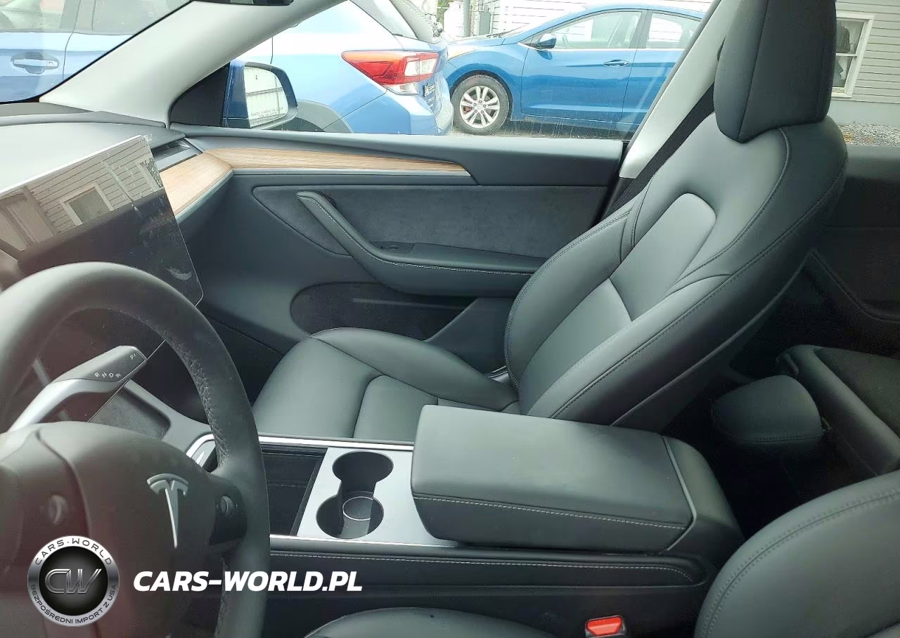 2025 Tesla Model Y VIN:7SAYGDEE9SA349981 - 8