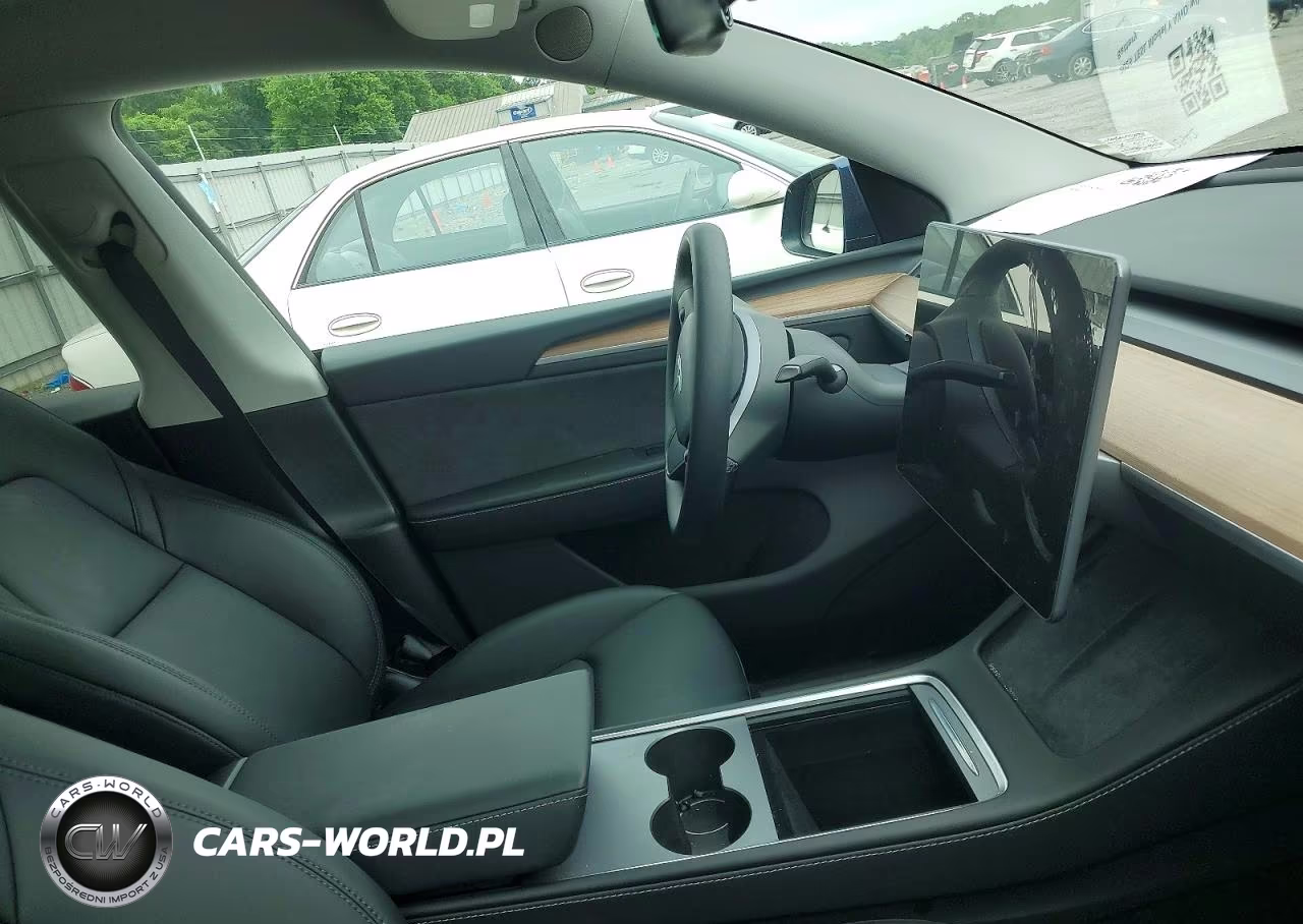 2025 Tesla Model Y VIN:7SAYGDEE9SA349981 - 9