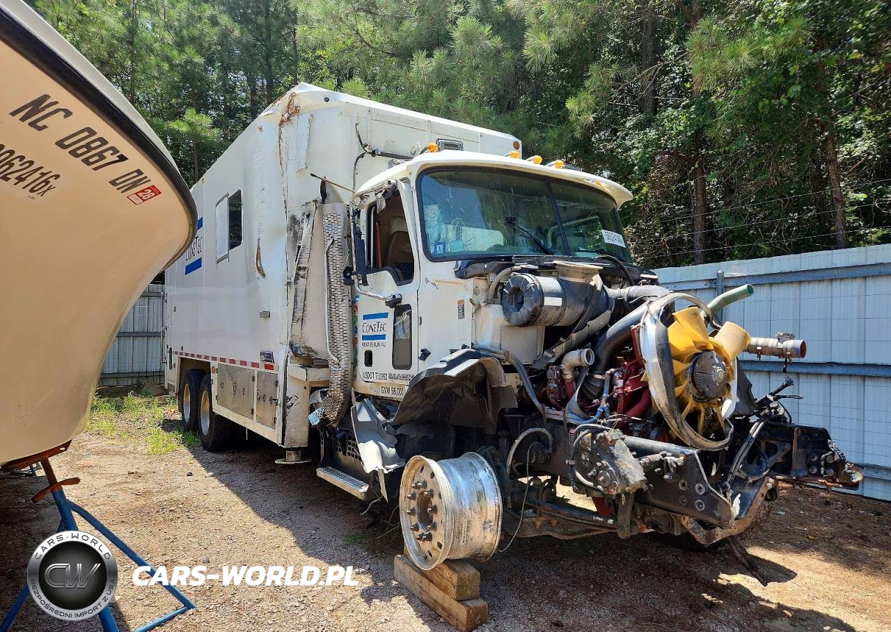 2018 Mack Granite Box Truck