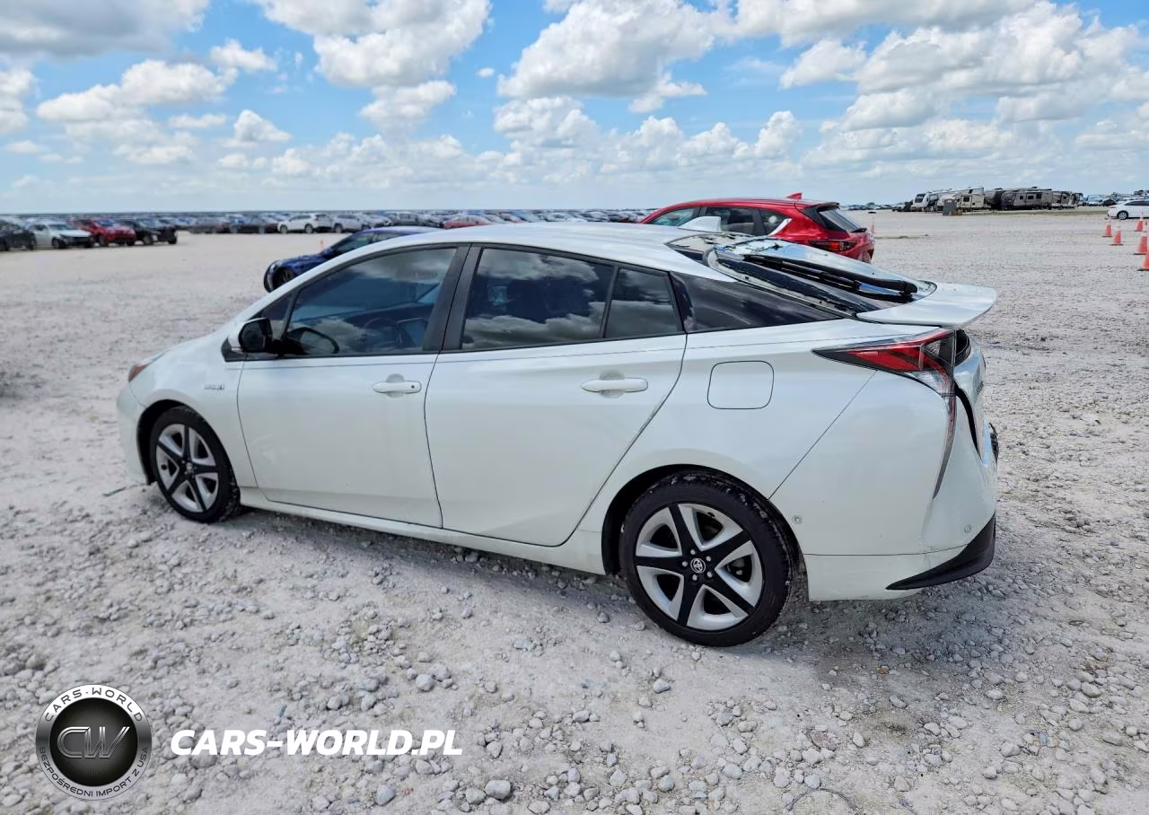 2018 Toyota Prius Four Touring VIN:JTDKARFU4J3059671 - 2
