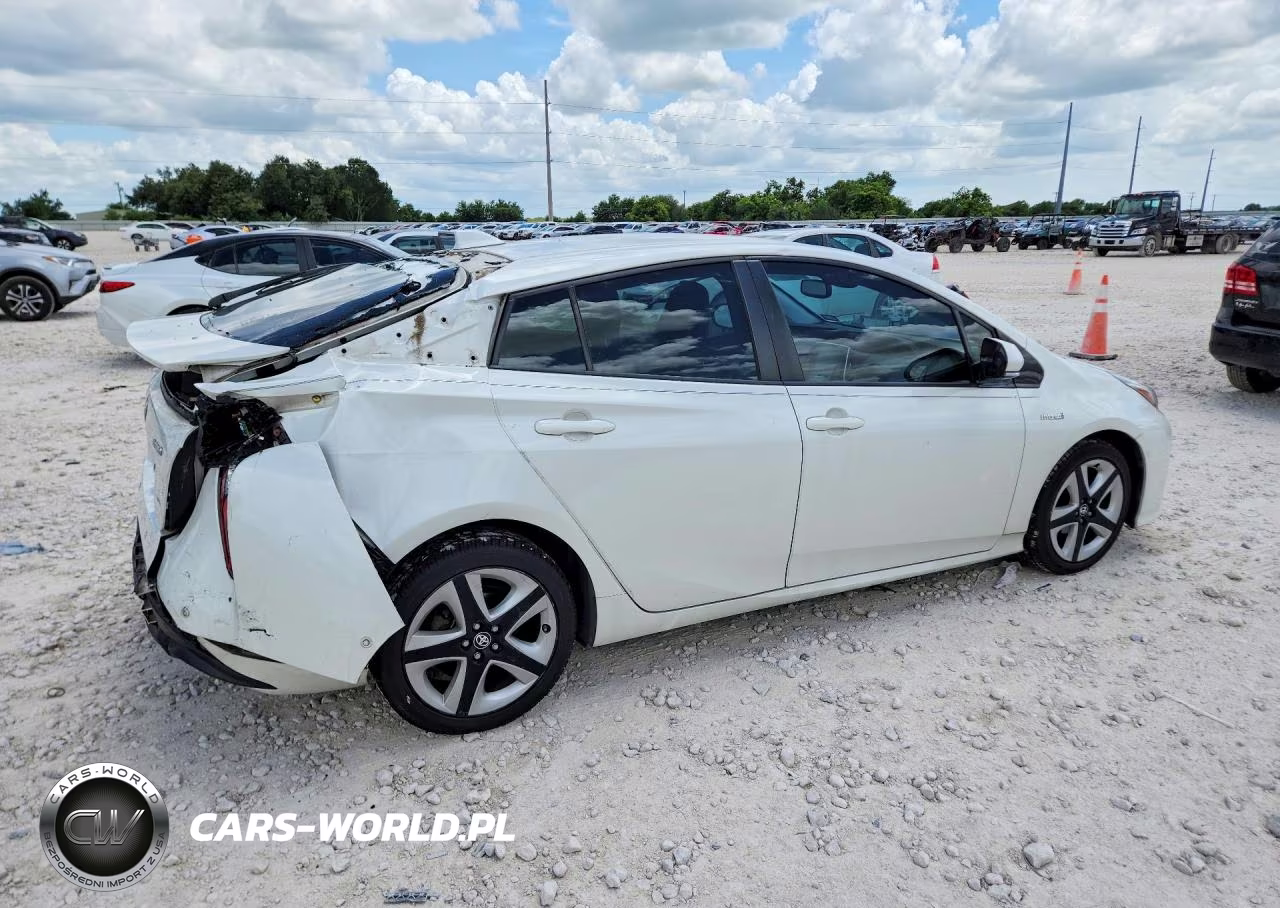 2018 Toyota Prius Four Touring VIN:JTDKARFU4J3059671 - 3
