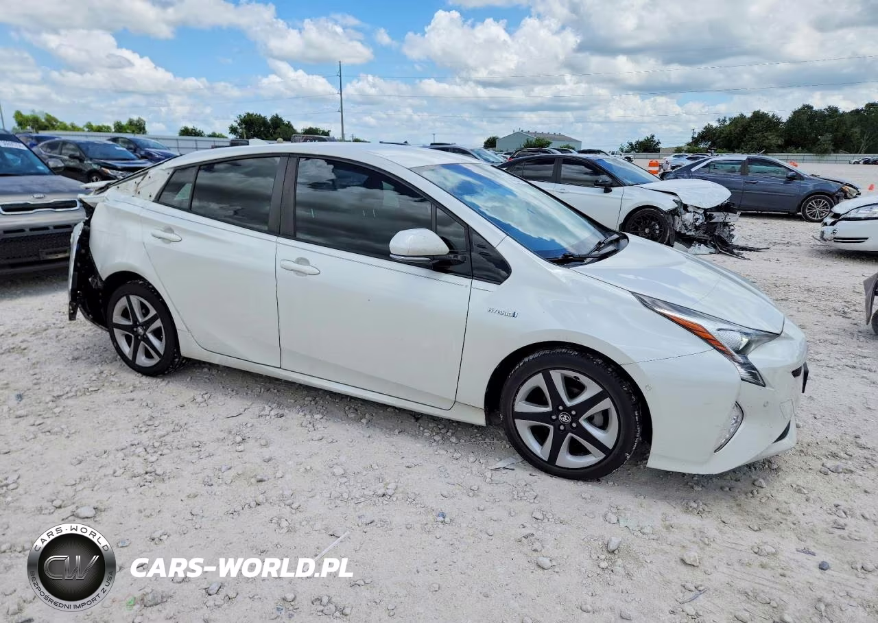 2018 Toyota Prius Four Touring VIN:JTDKARFU4J3059671 - 4