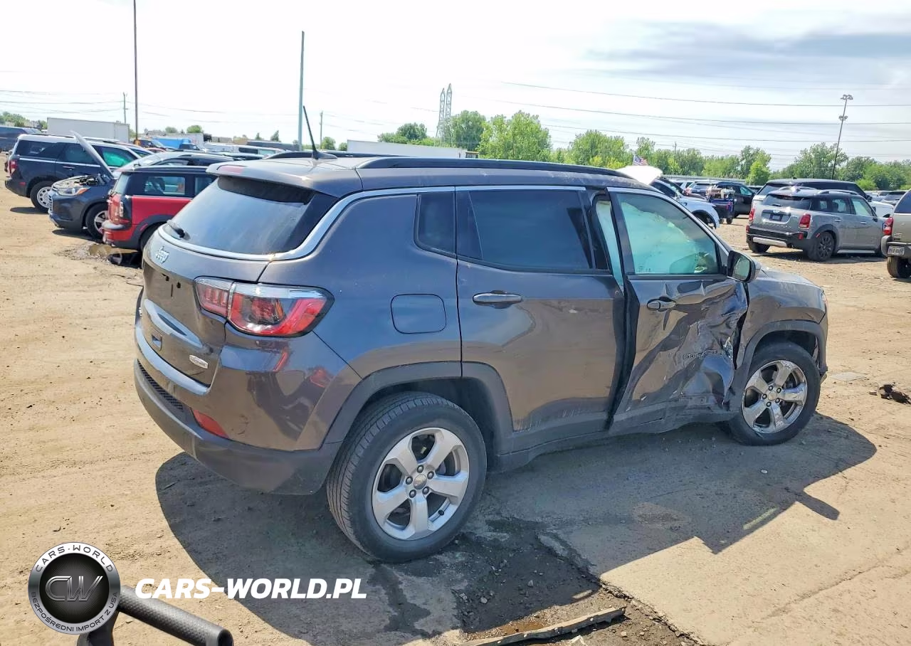 2019 Jeep Compass Latitude VIN:3C4NJDBB0KT597326 - 3