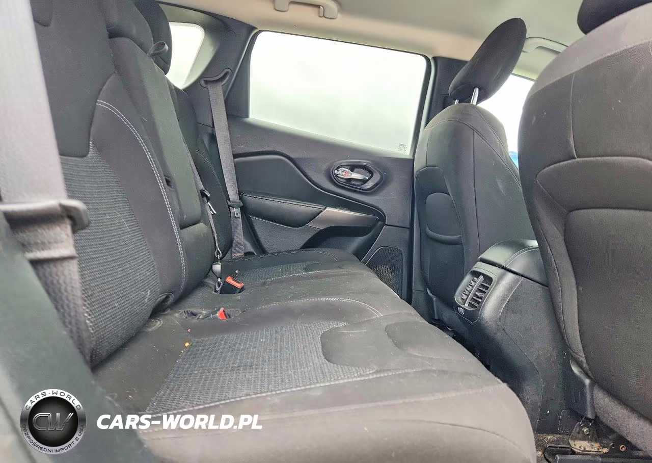 2020 Jeep Cherokee Latitude VIN:1C4PJLCB6LD542145 - 11