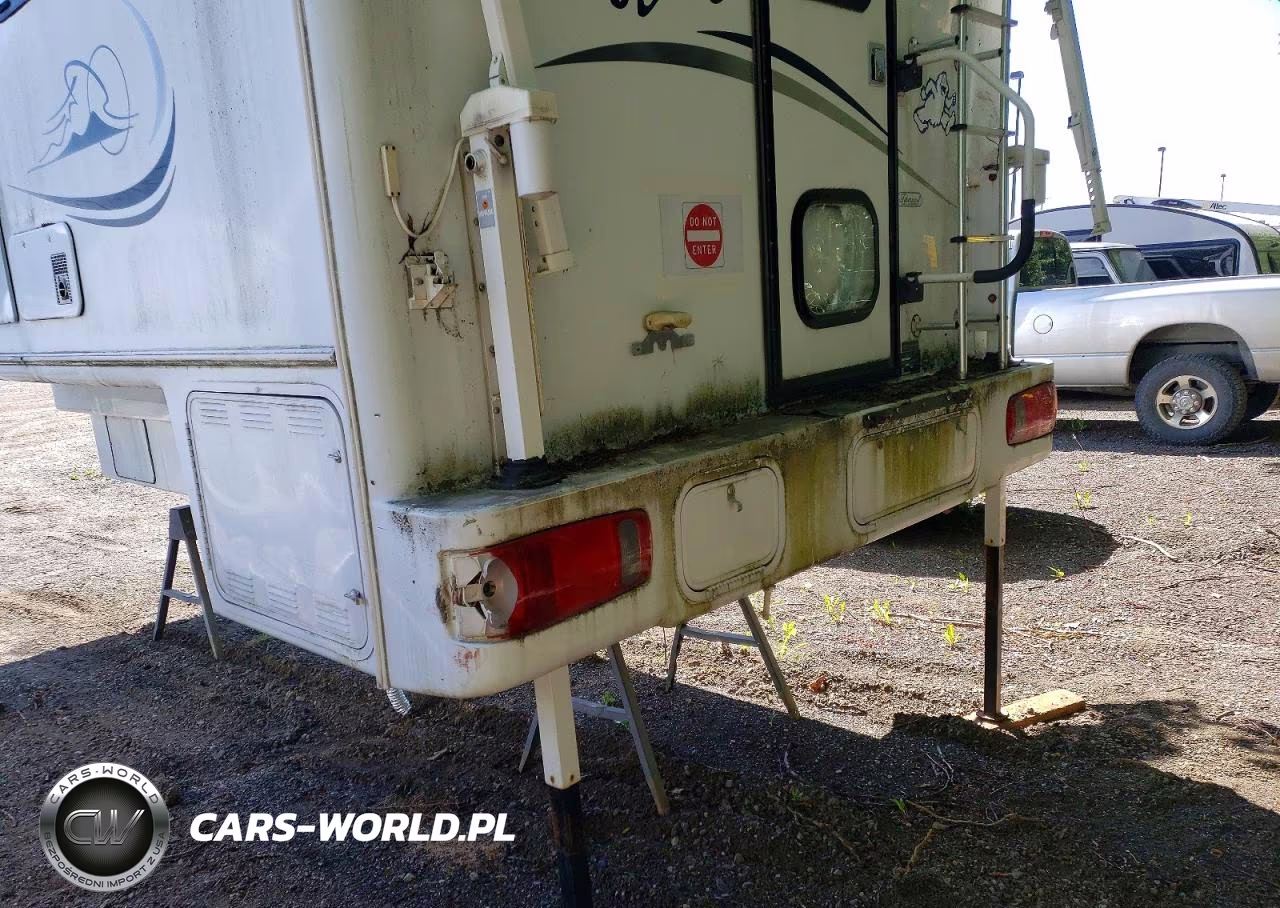 2004 Bigfoot Camper VIN:2GVC101144S013573 - 9