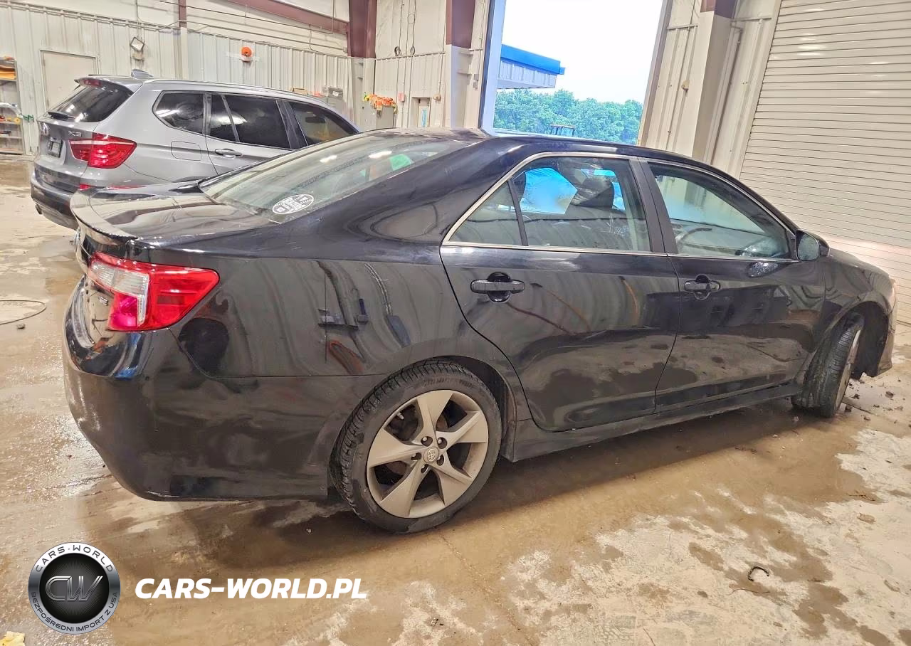 2014 Toyota Camry Se Sport VIN:4T1BF1FK4EU399545 - 3