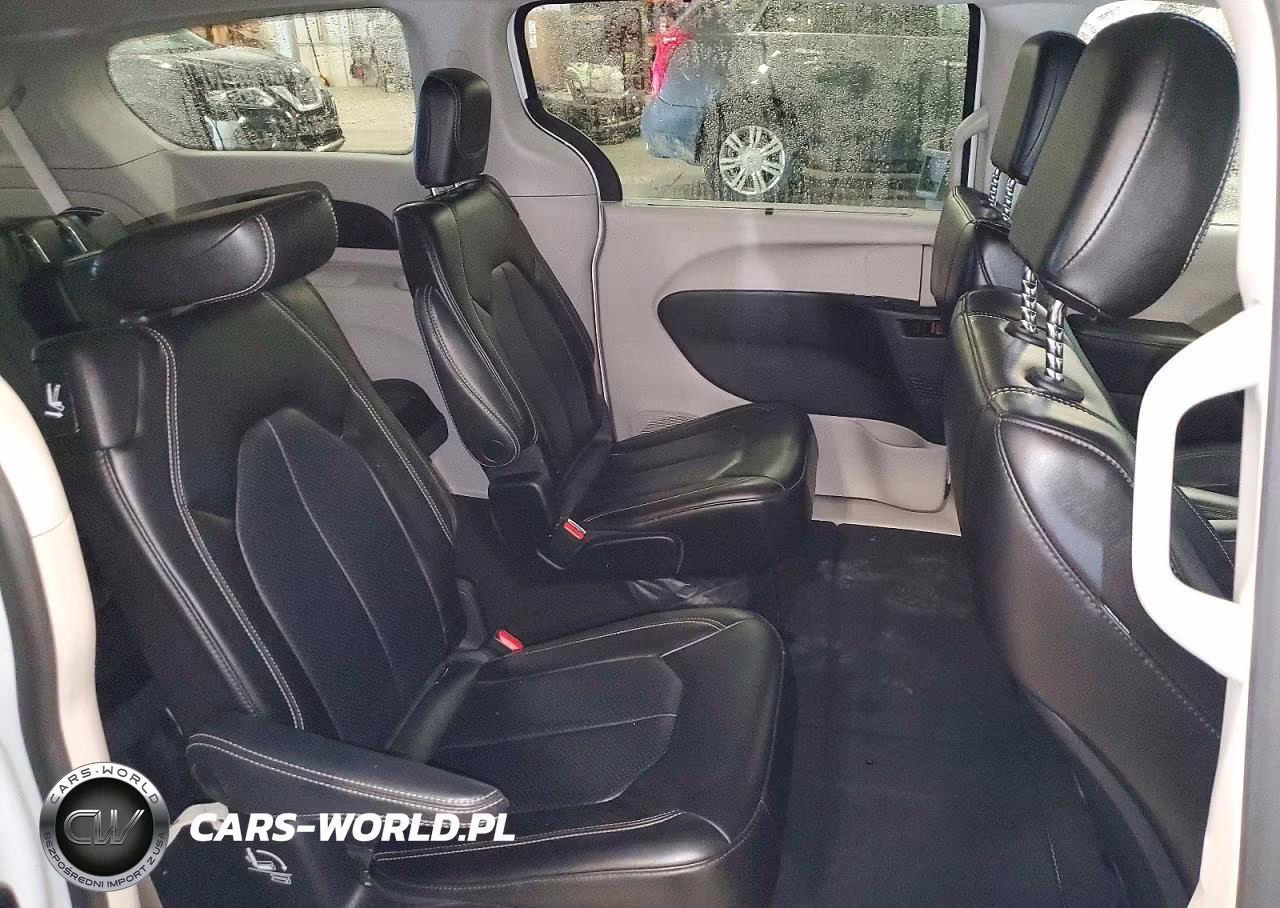 2023 Chrysler Pacifica Touring L VIN:2C4RC1BG6PR591157 - 11