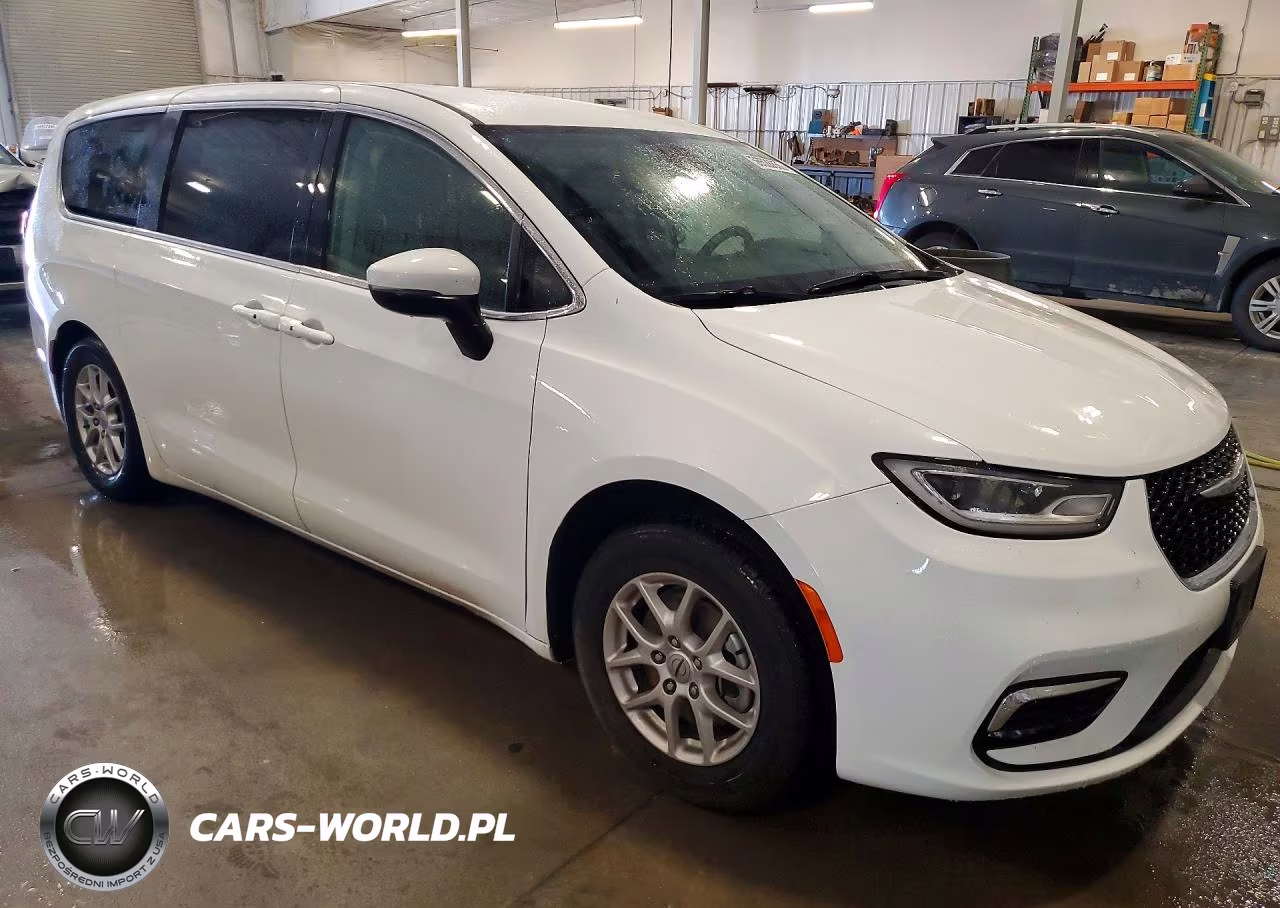 2023 Chrysler Pacifica Touring L VIN:2C4RC1BG6PR591157 - 4